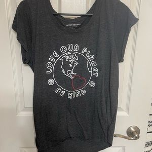 Grayish black tee shirt